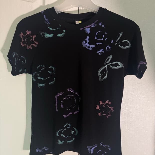 TEAK black flower top