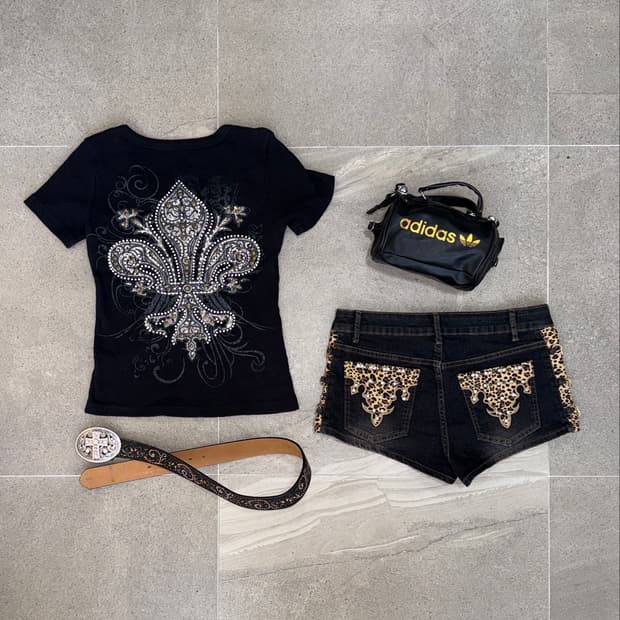 Black bold stud cross half t 