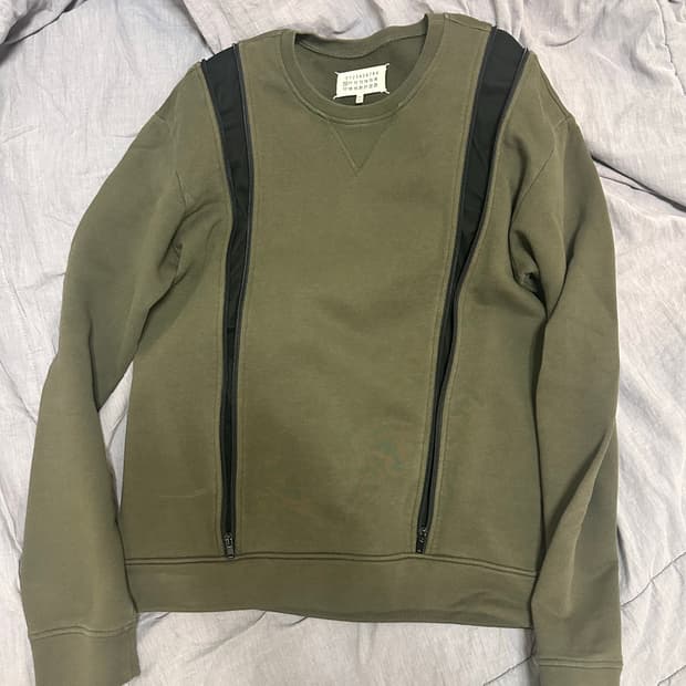 마르지엘라 지퍼 디테일 맨투맨