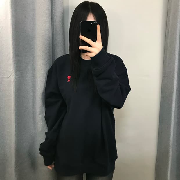 [정품]아미(AMI) 25FW 하트로고 맨투맨 네이비 XL