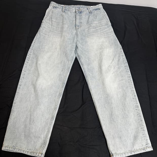 (M) 아트이프액츠 원턱 커브드 워싱 데님팬츠