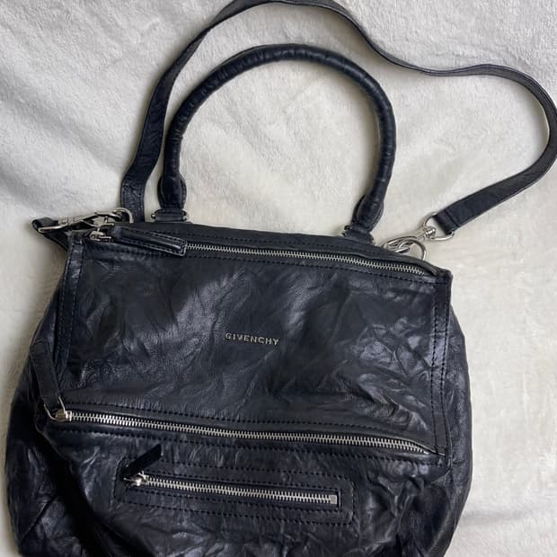 지방시 판도라 미디움 블랙 링클 레더 숄더백