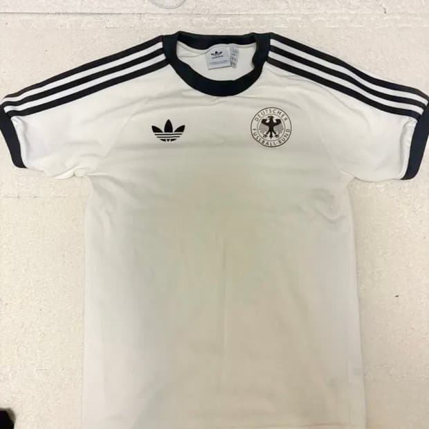아디다스 독일 반팔 s