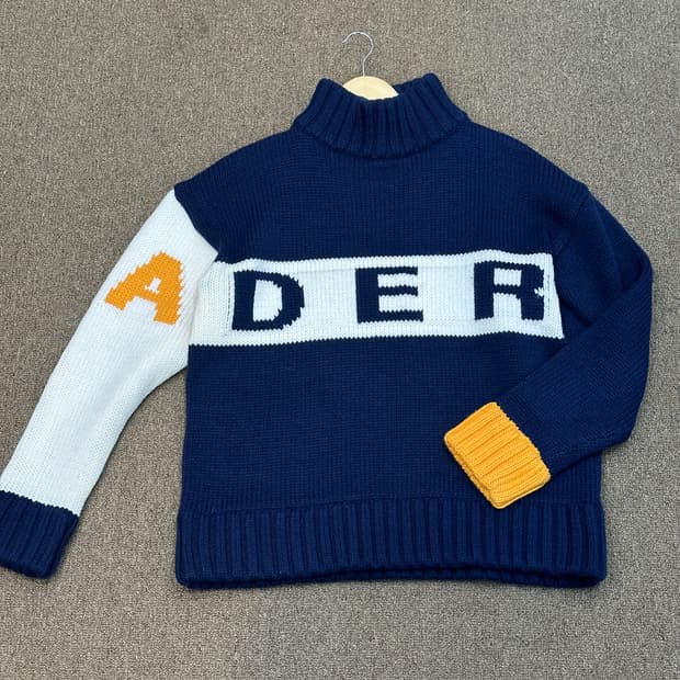 아더에러 터틀넥 니트 2사이즈