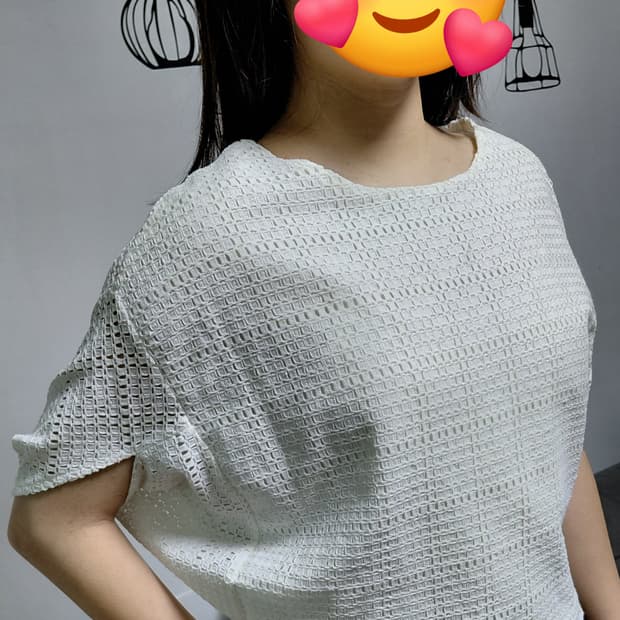 ​[F] Zootie 감성 가득한 화이트 레이스 가오리핏 블라우스 (상태