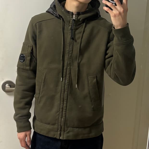 C.P. 컴퍼니 다이애그널 플리스 후드