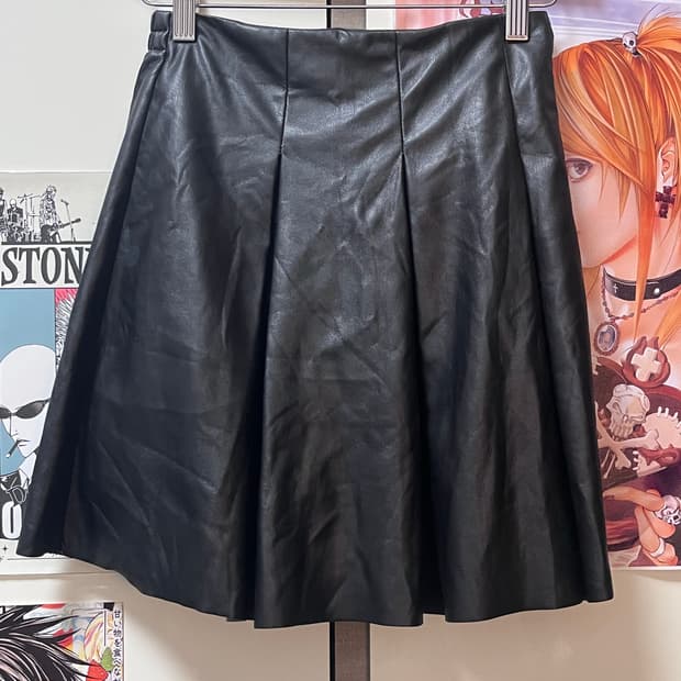 페이크 레더 치마