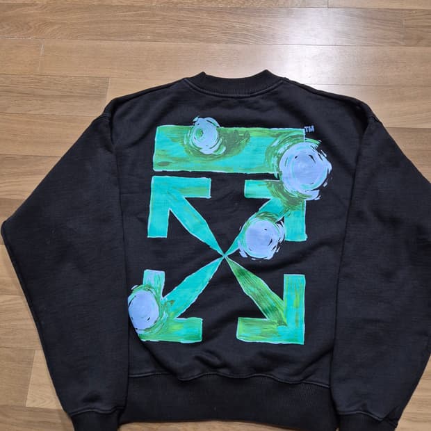 오프화이트 토네이도 맨투맨