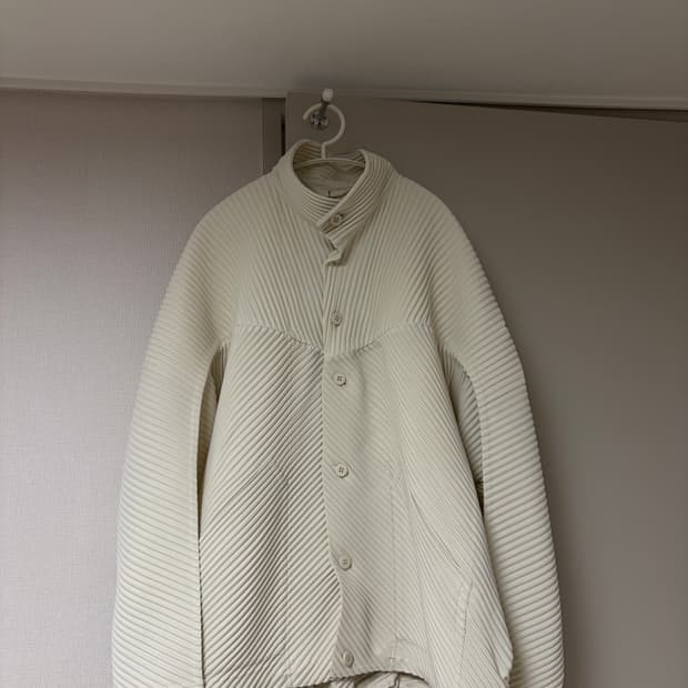 [3]옴므플리세 하이넥 자켓 먼슬리 아이보리