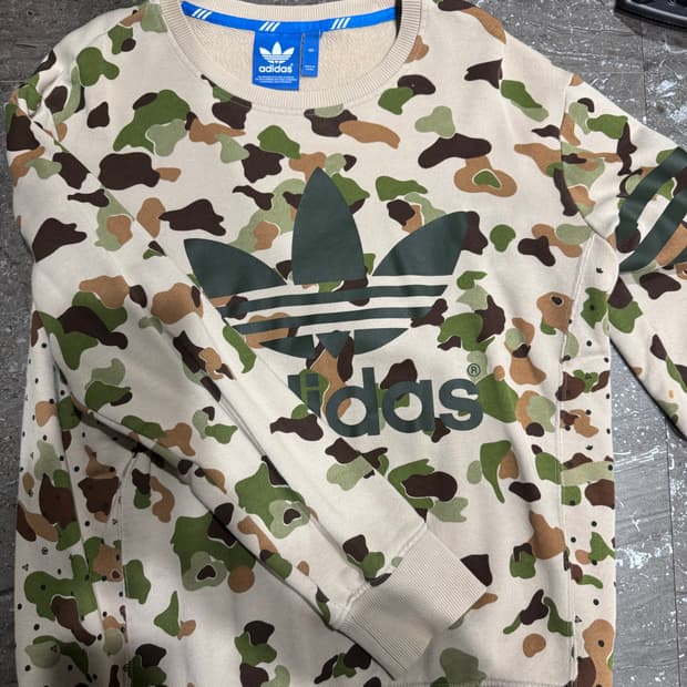 아디다스 밀리터리 맨투맨