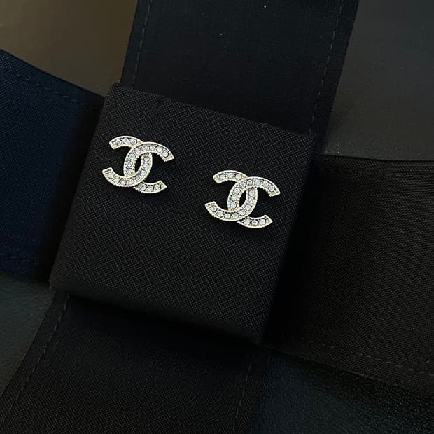 샤넬 클래식 CC 크리스탈 귀걸이