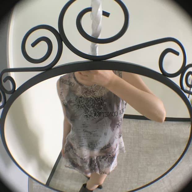 retro sleeveless top