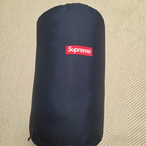슈프림 X 노스페이스 침낭