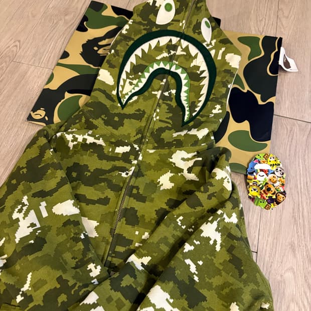 베이프 후드집업 멀티픽셀카모 M (스티커 서비스)