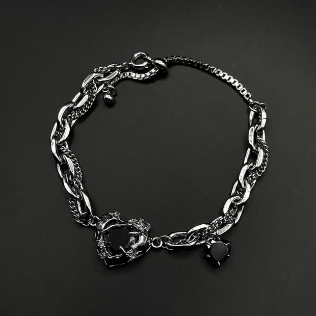 pcr053 Black heart bracelet