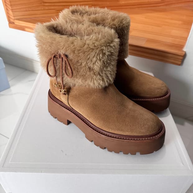 [37] 셀린느 트리옹프 태슬 벌키 크롭 부츠