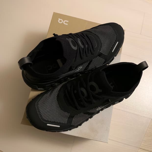 온 러닝 클라우드 6 벌사 블랙 런닝화