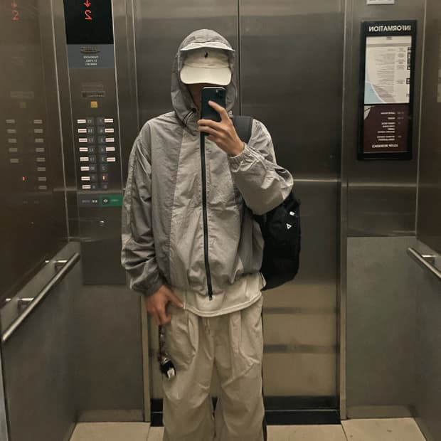 [100] 왓츠더유즈 회색 바람막이