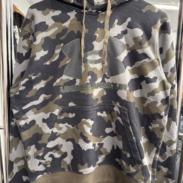 언더아머 카모패턴 후드티