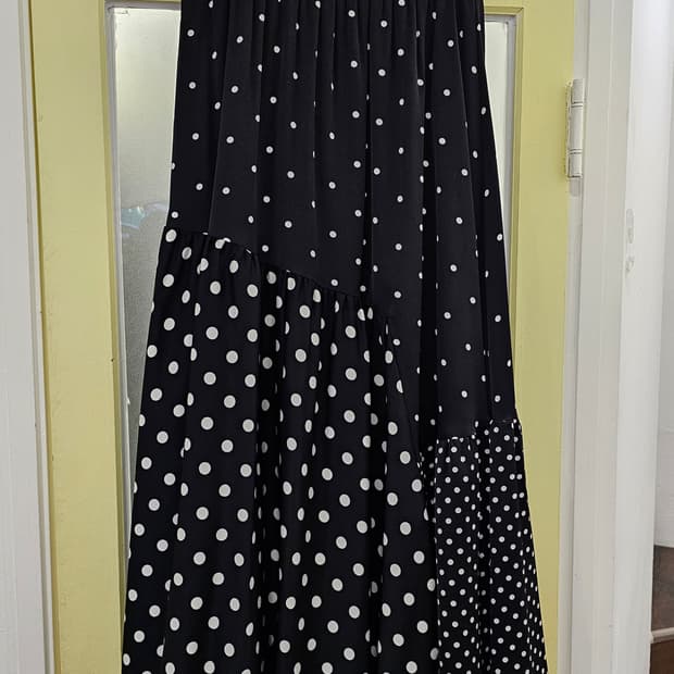 Beardsley 도트 밴딩 절개 롱스커트