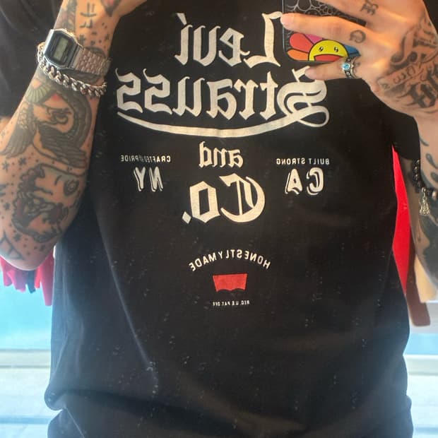 리바이스 Built Strong T