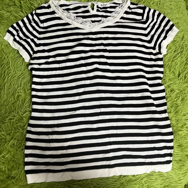 레이어드 반팔 레이스 스트라이프 니트