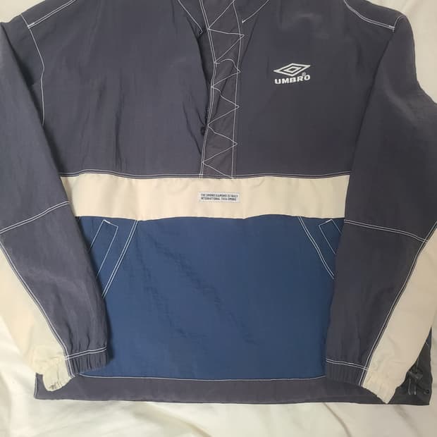 엄브로 크리스피 타슬란 아노락 95사이즈