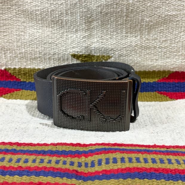 캘빈클라인 CKJ 메탈릭 빈티지 차심 레더 벨트