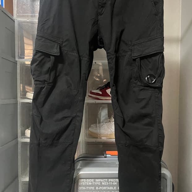 CP 컴퍼니 카고 팬츠 블랙 54사이즈