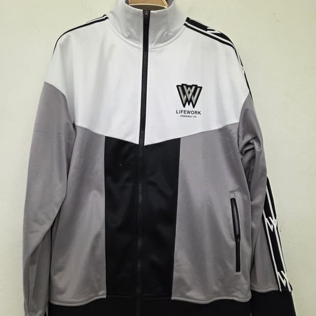 라이프워크 그레이/화이트 배색 트랙탑 L