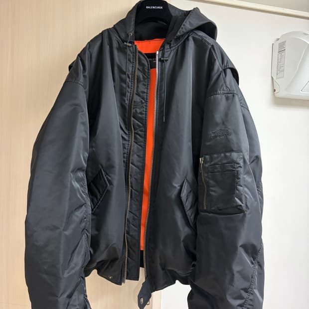 발렌시아가 3b 봄버 2