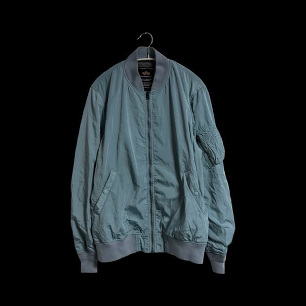 알파 인더스트리 MA-1 플라이트 자켓