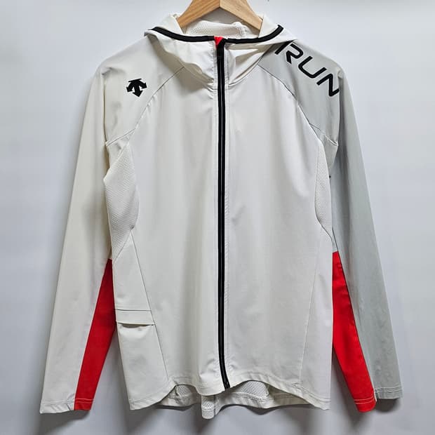 데상트 러닝 바람막이 100