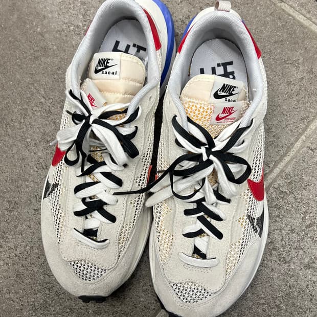 나이키 x 사카이 베이퍼와플 로얄 푸시아