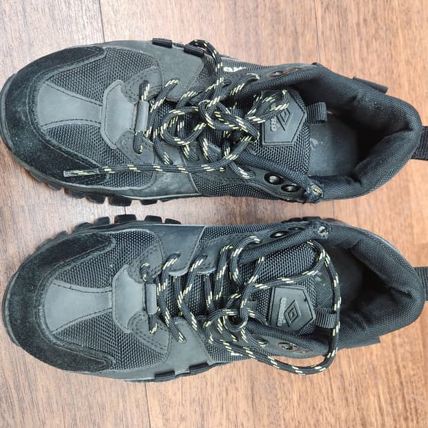 엄브로 범피 코듀라 운동화 US6.5(245)