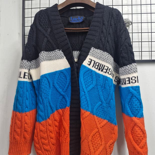 FREE 럭키슈에뜨 컬러블럭 모 니트 가디건.