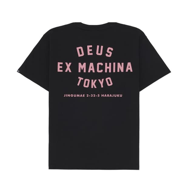 (S)데우스 엑스 마키나 도쿄 컬리지 어드레스 티셔츠 블랙