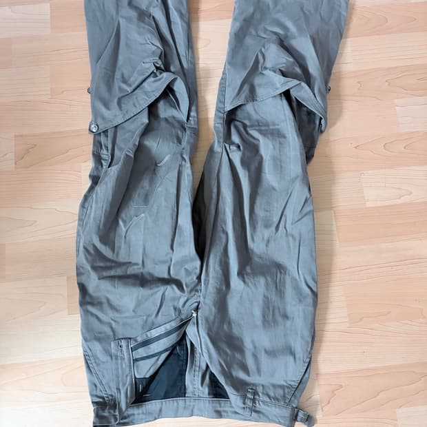 해칭룸 아머팬츠 4사이즈 브라운 팝니다