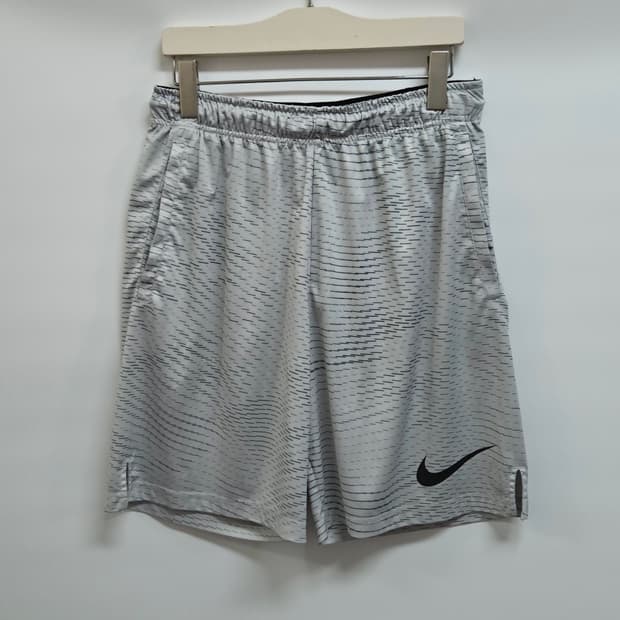 나이키 드라이핏 반바지 L