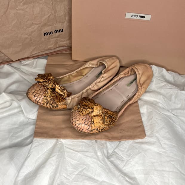 미우미우 파이톤 보우 스크런치 발레 플랫
