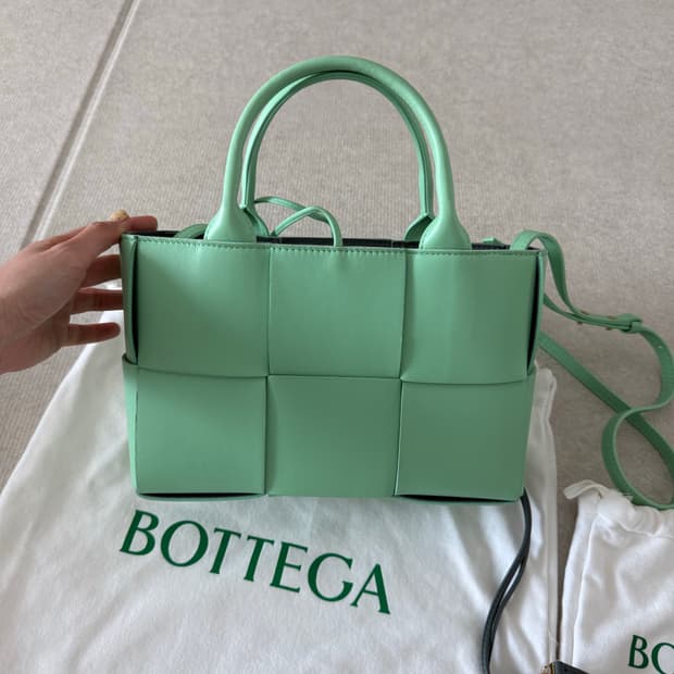 보테가베네타 미니 아르코 토트백