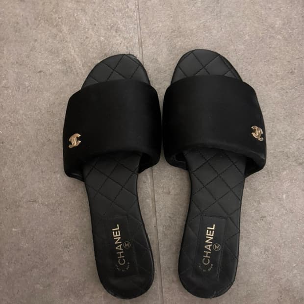 샤넬 퀼팅 뮬 슬리퍼 블랙 37사이즈