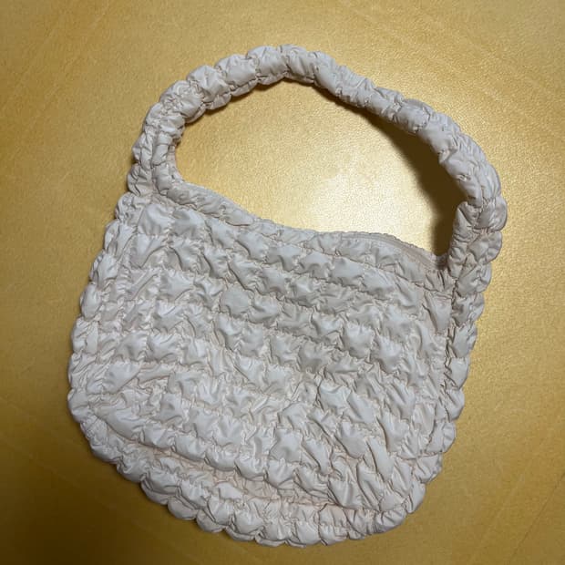 COS 오버사이즈 누빔 숄더밸