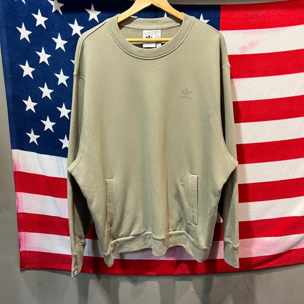 아디다스 에센셜 크루 맨투맨