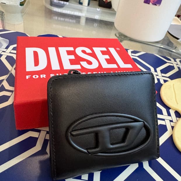 디젤 홀리-D 바이 폴드 반지갑 - 블랙 새상품