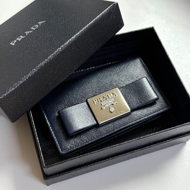 프라다 사피아노 네이비 리본 반지갑 유일매물