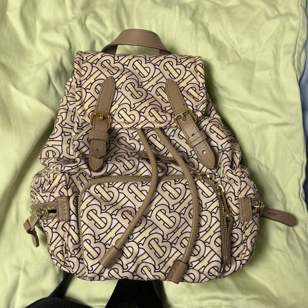 버버리 모노그램 나일론 스몰 백팩