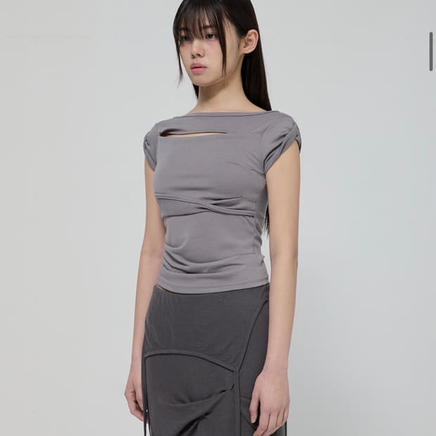 플레어업 Asymmetrical Draped Roll-Up T-Shirt