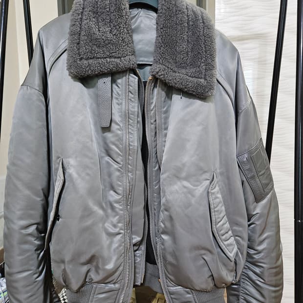 [46] 준지 22FW 오버핏 무스탕 마원 (MA-1)그레이