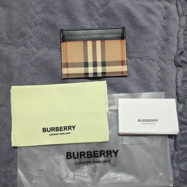 (정품) 버버리 빈티지 체크 카드지갑/남녀공용/개인/팝니다.